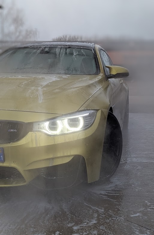BMW M4 au lavage