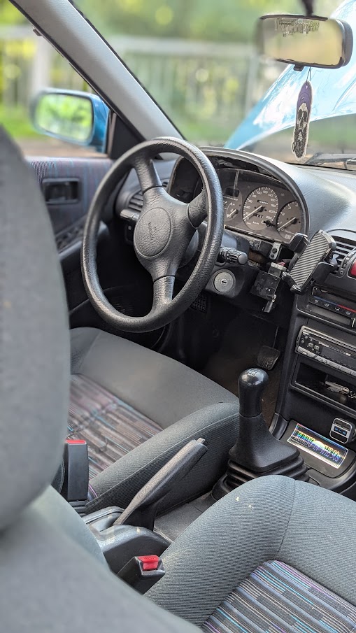 Mazda 323F MK4 ouverte
