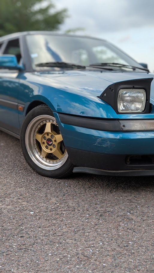 Mazda 323F MK4 phare