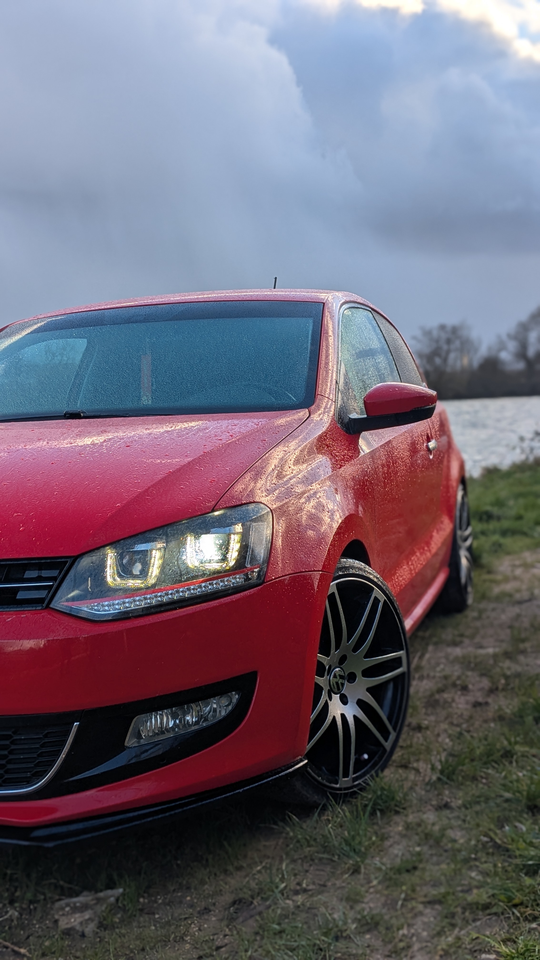 Volkswagen Polo au bord de la Saône